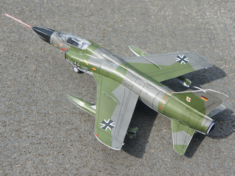 F11F-1F Super Tiger at 800px